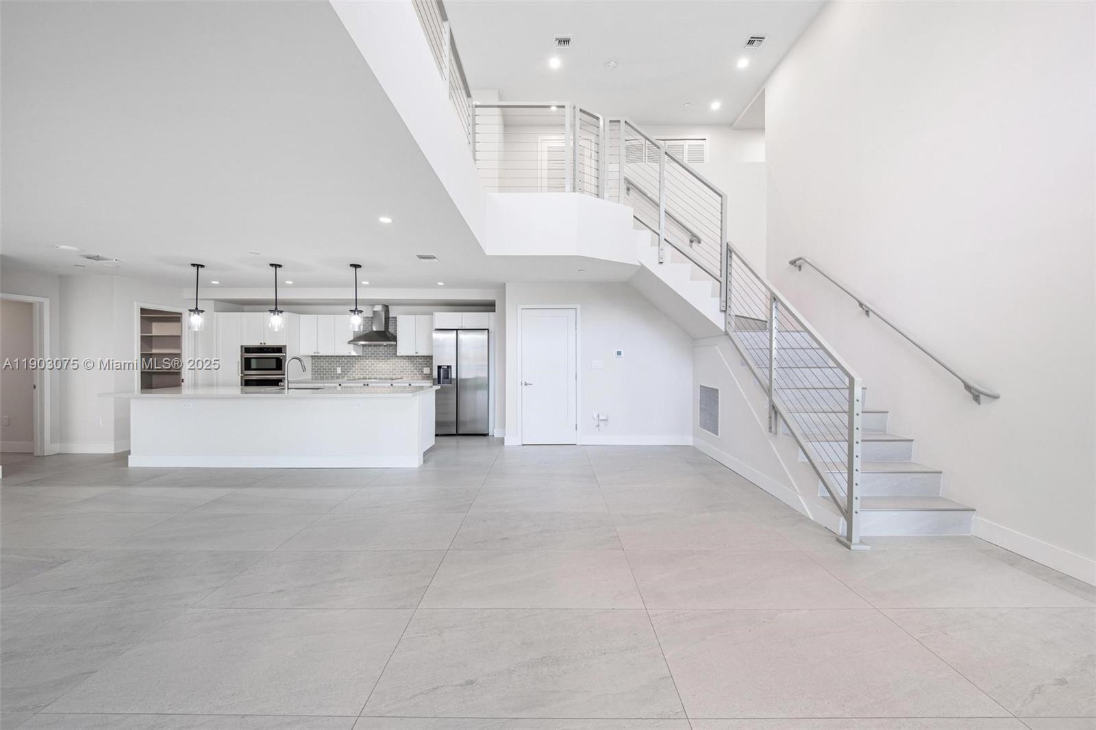 555 NE 34th St # 3, Miami Unit: PH-3