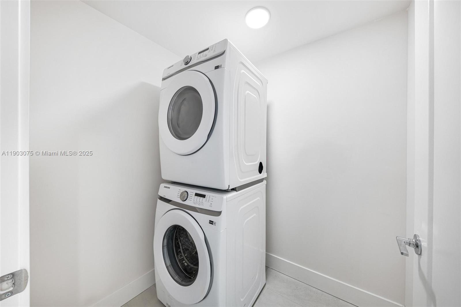 555 NE 34th St # 3, Miami Unit: PH-3