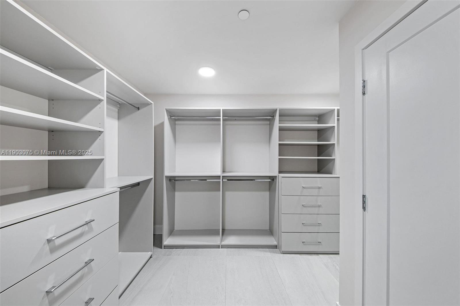 555 NE 34th St # 3, Miami Unit: PH-3