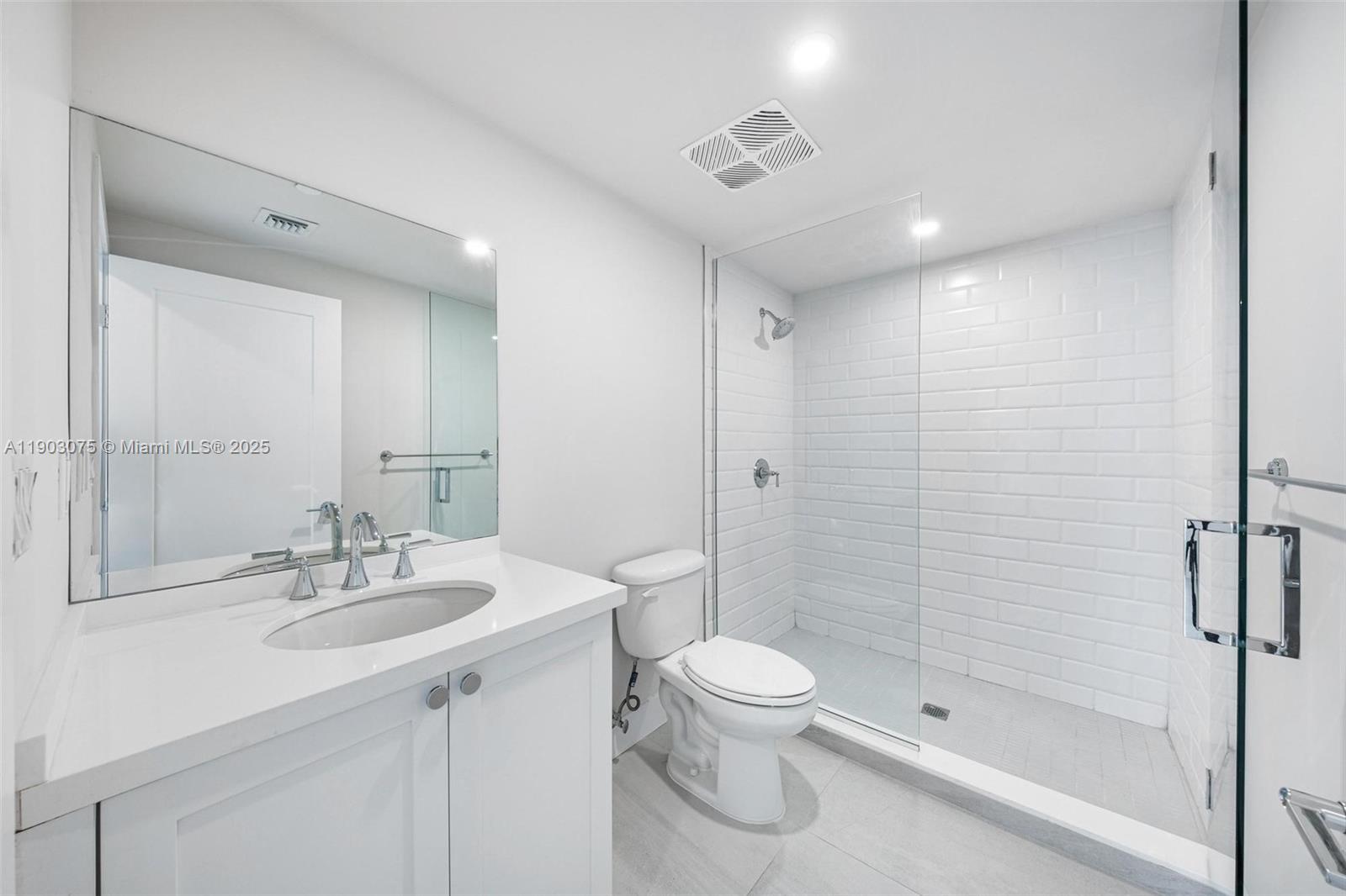 555 NE 34th St # 3, Miami Unit: PH-3