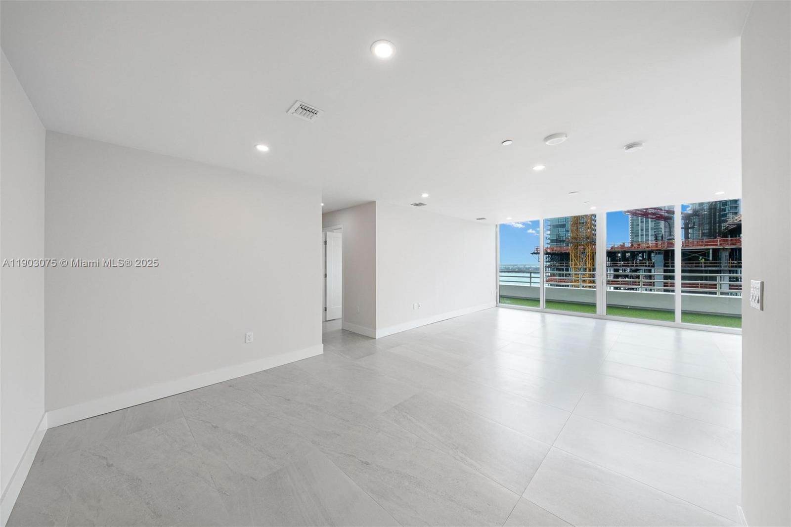 555 NE 34th St # 3, Miami Unit: PH-3