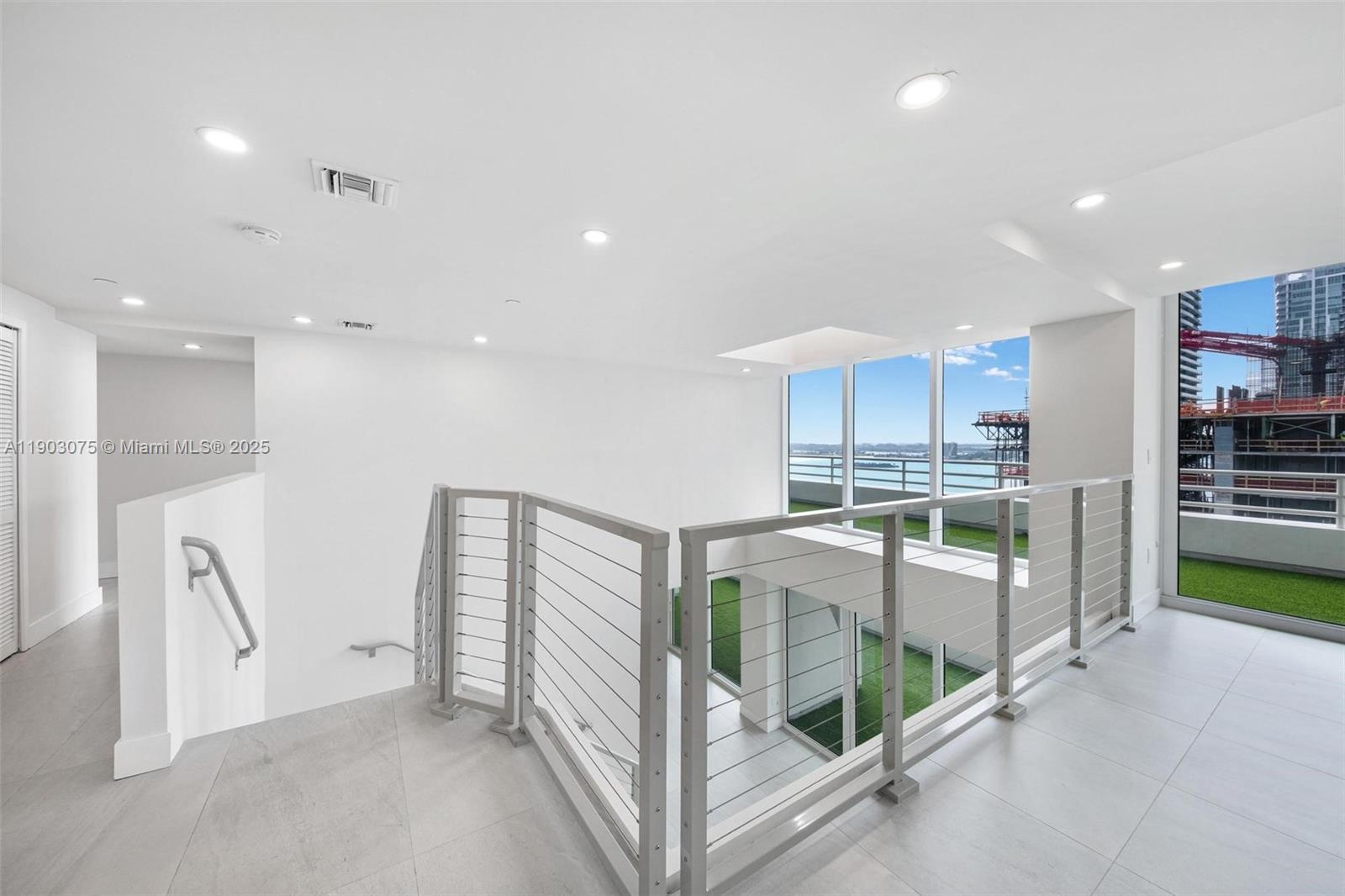 555 NE 34th St # 3, Miami Unit: PH-3