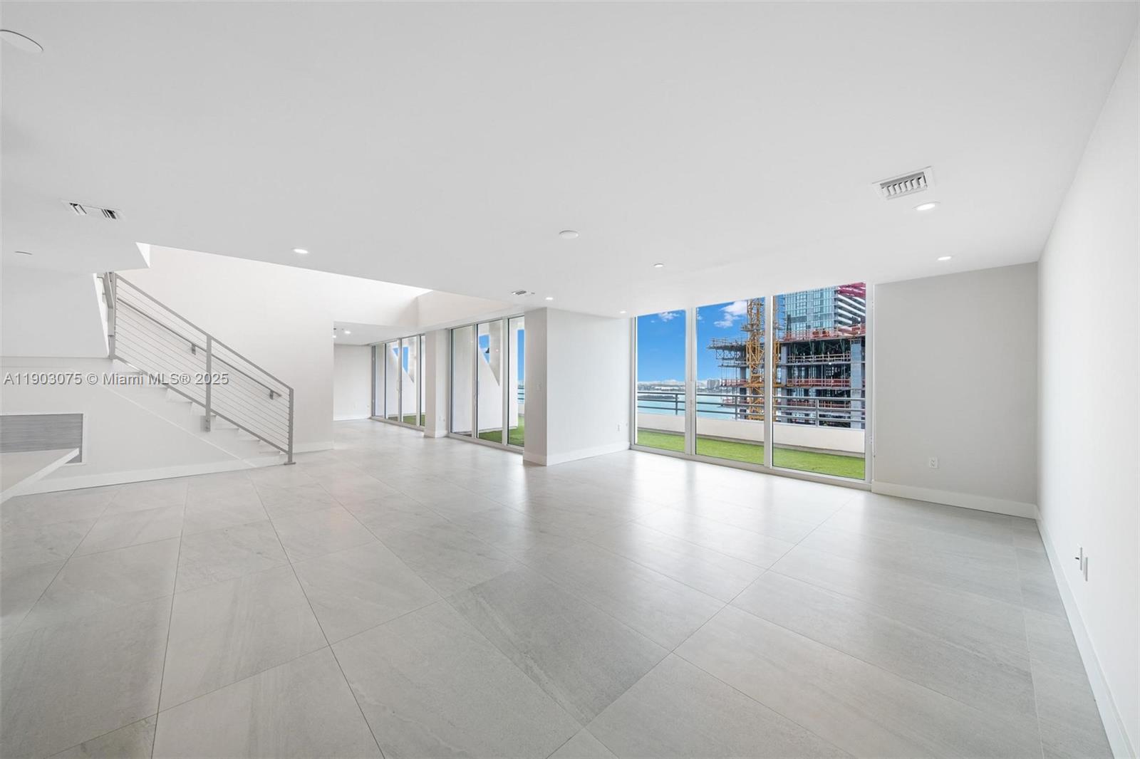 555 NE 34th St # 3, Miami Unit: PH-3