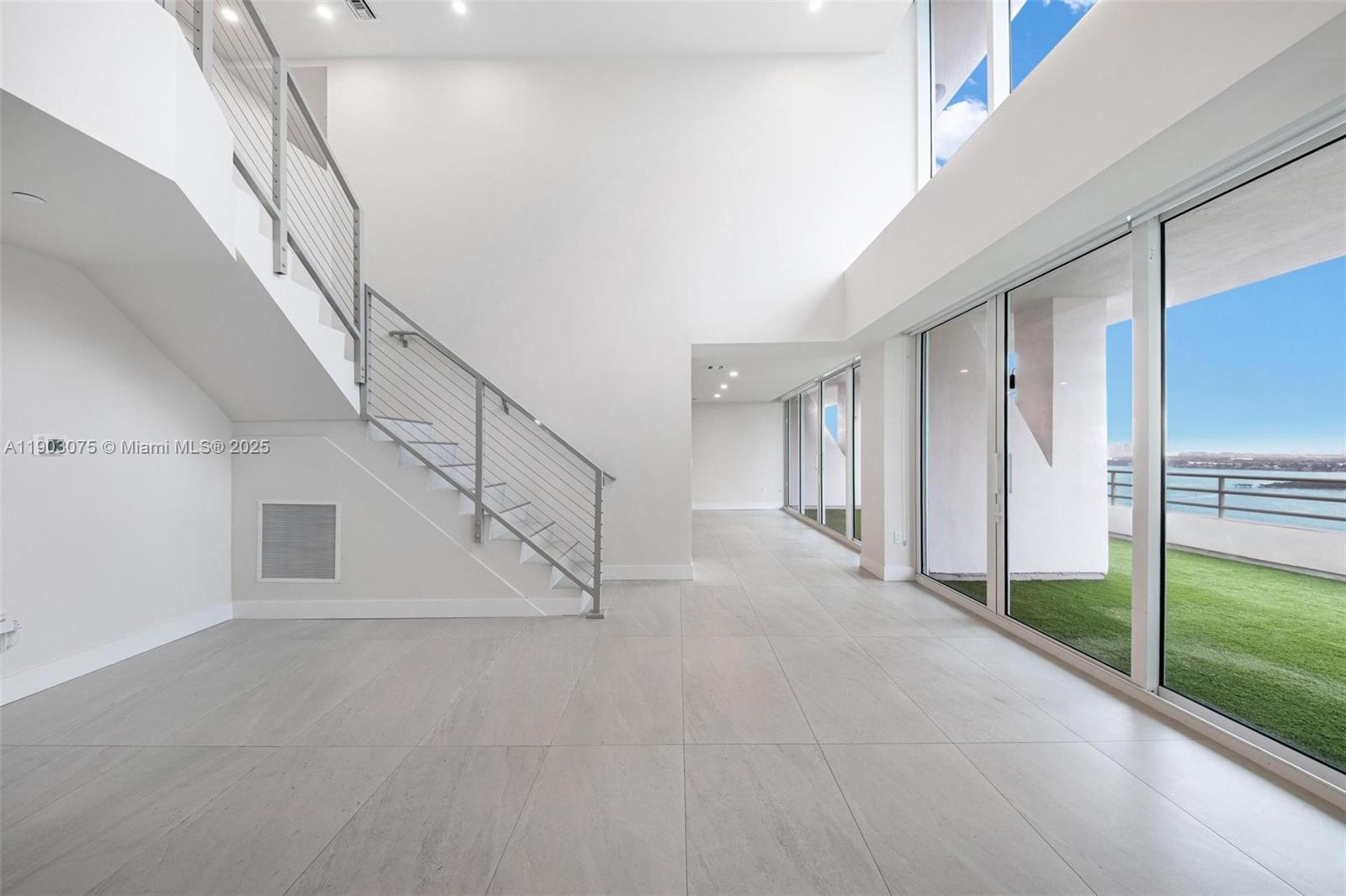 555 NE 34th St # 3, Miami Unit: PH-3