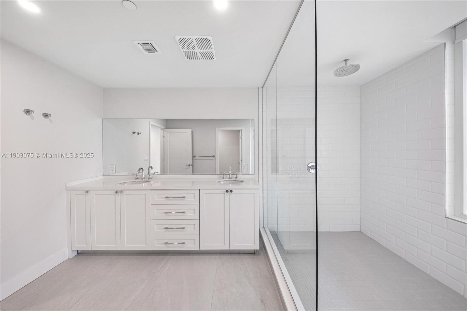 555 NE 34th St # 3, Miami Unit: PH-3