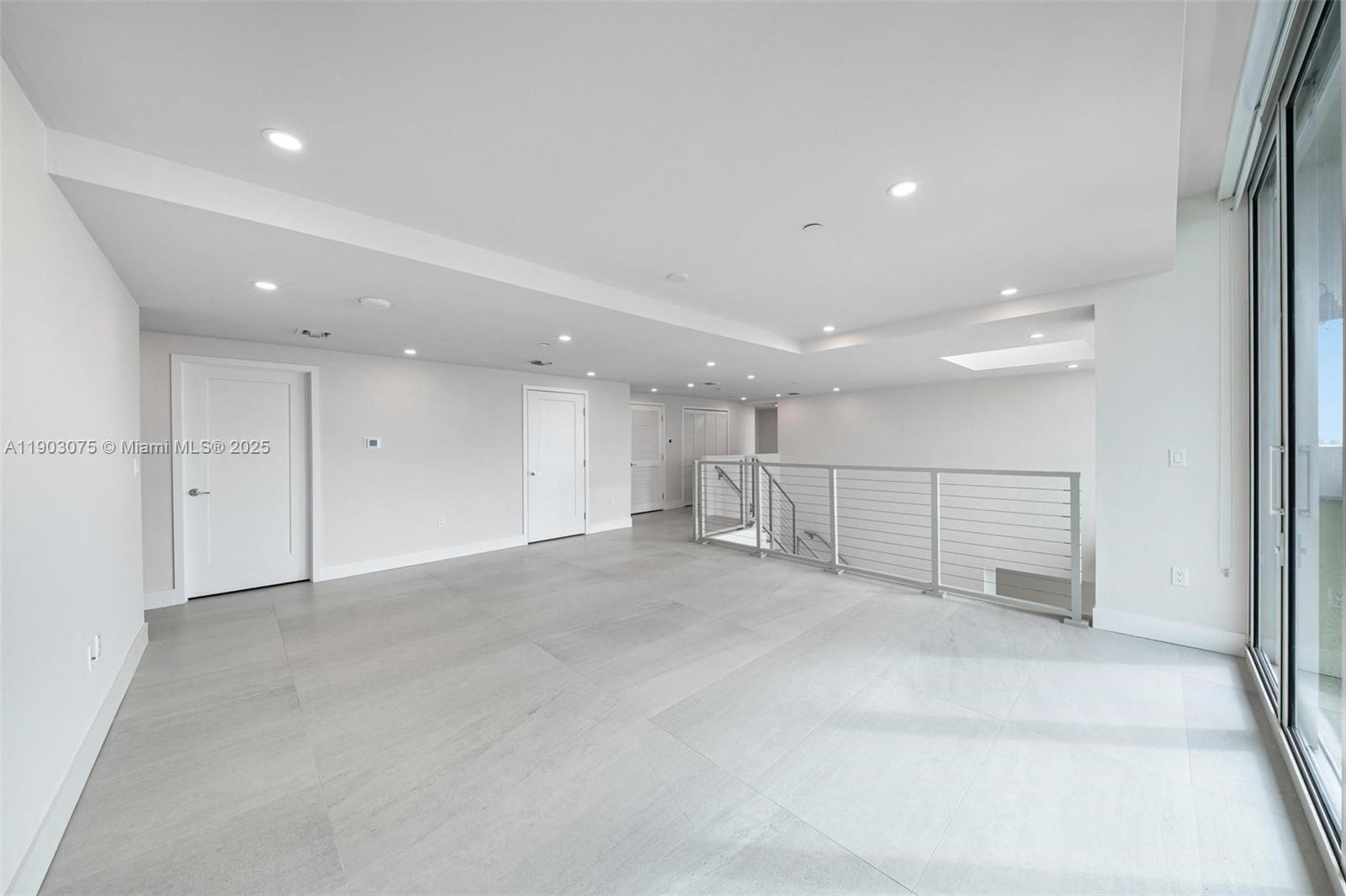 555 NE 34th St # 3, Miami Unit: PH-3