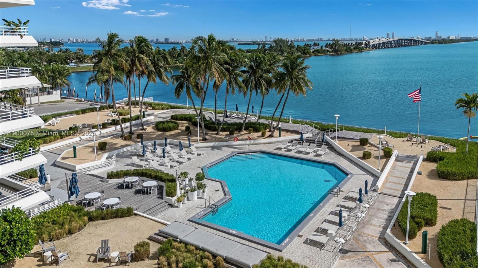 555 NE 34th St # 3, Miami Unit: PH-3