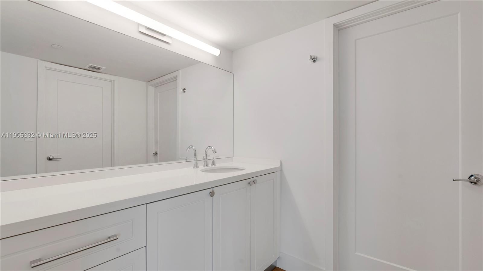 555 NE 34th St # 701