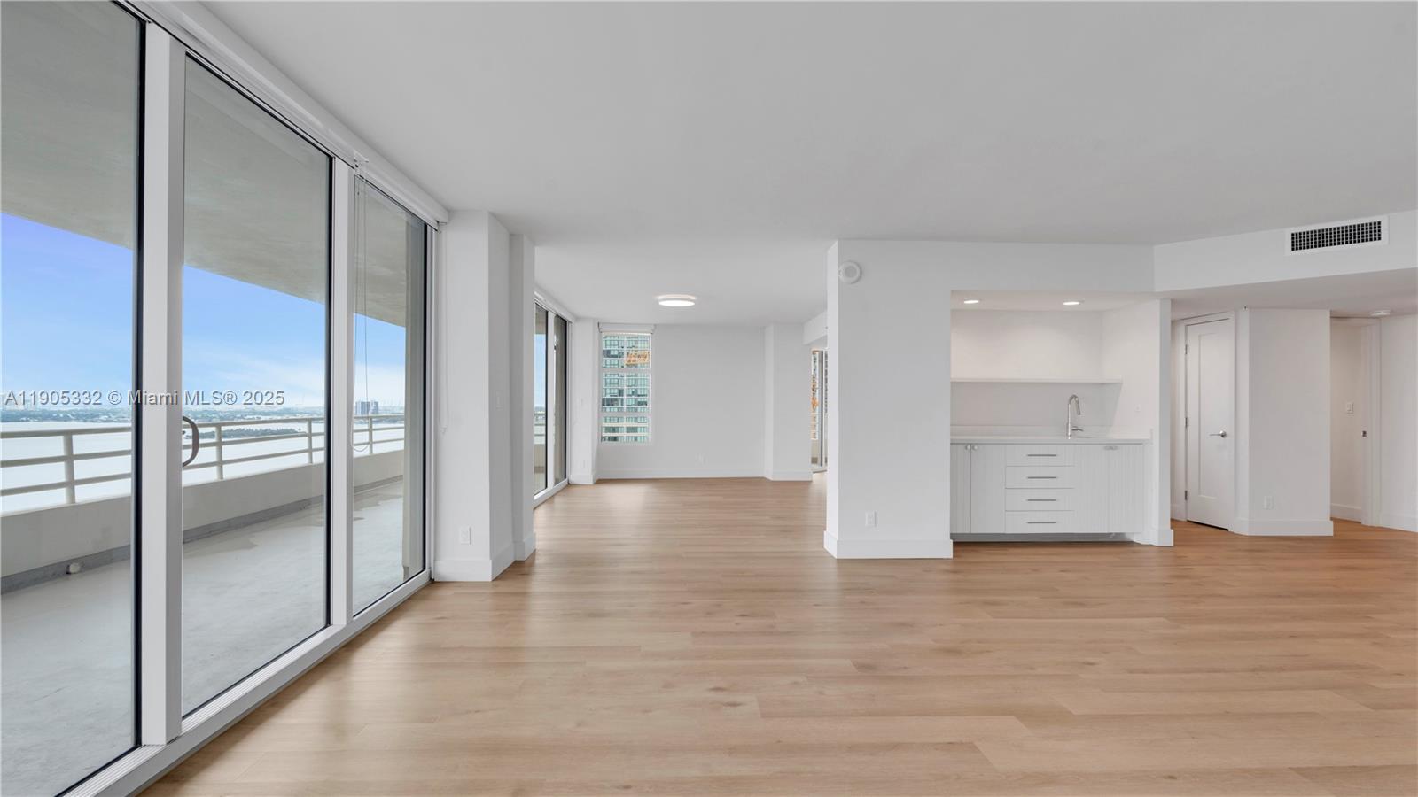 555 NE 34th St # 701