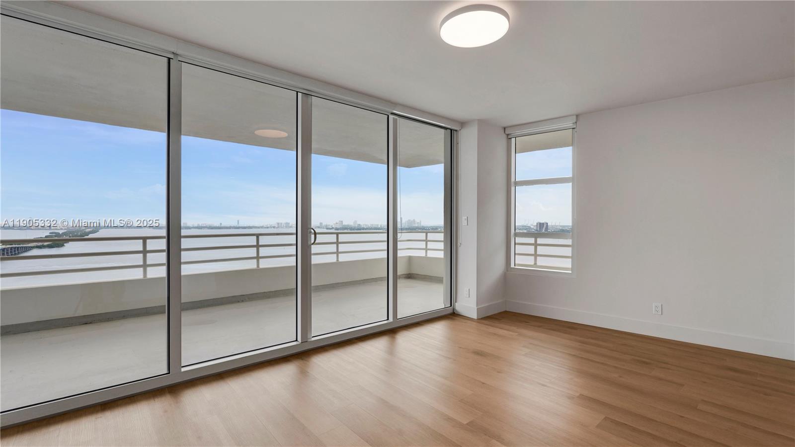 555 NE 34th St # 701