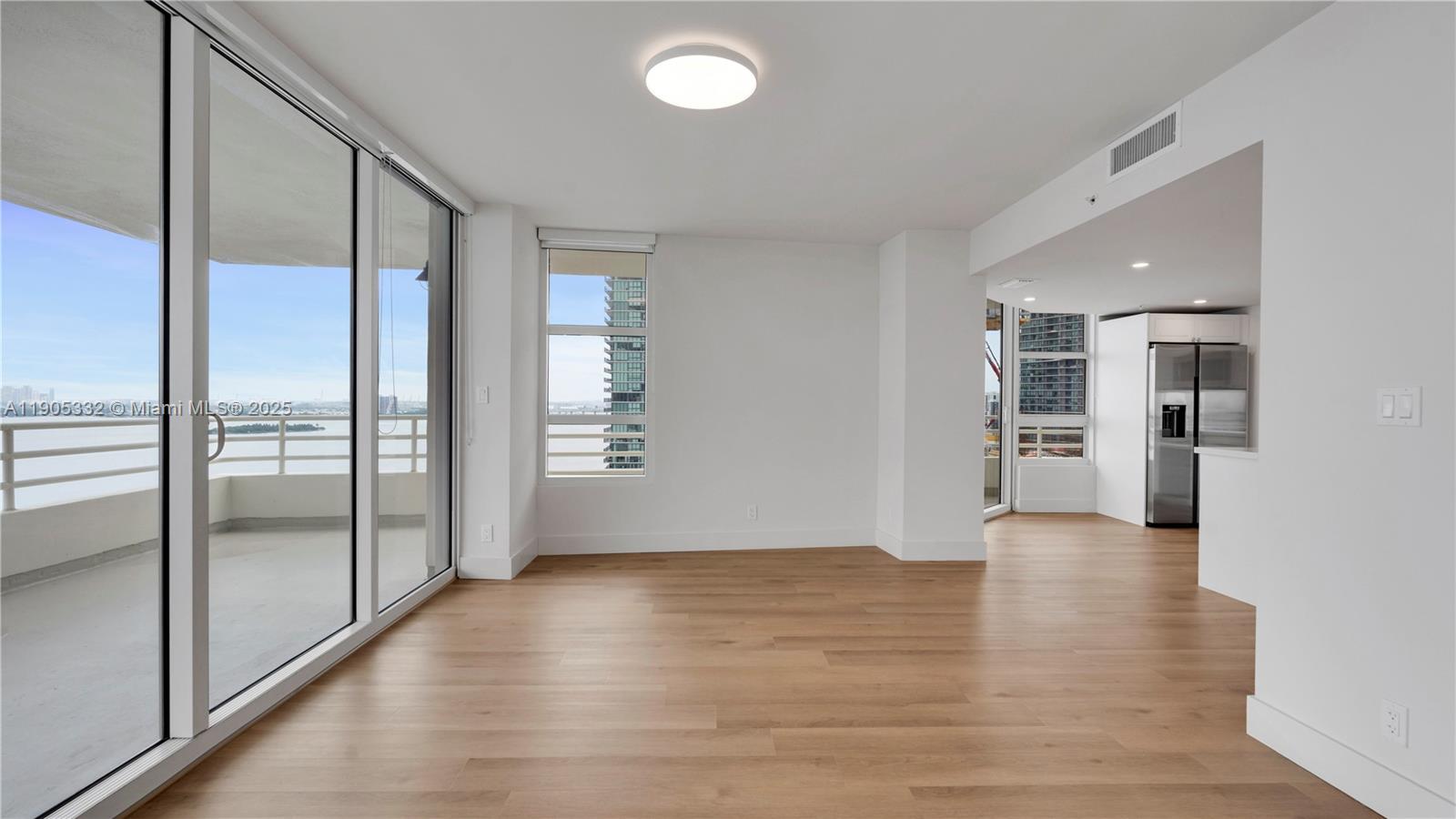 555 NE 34th St # 701