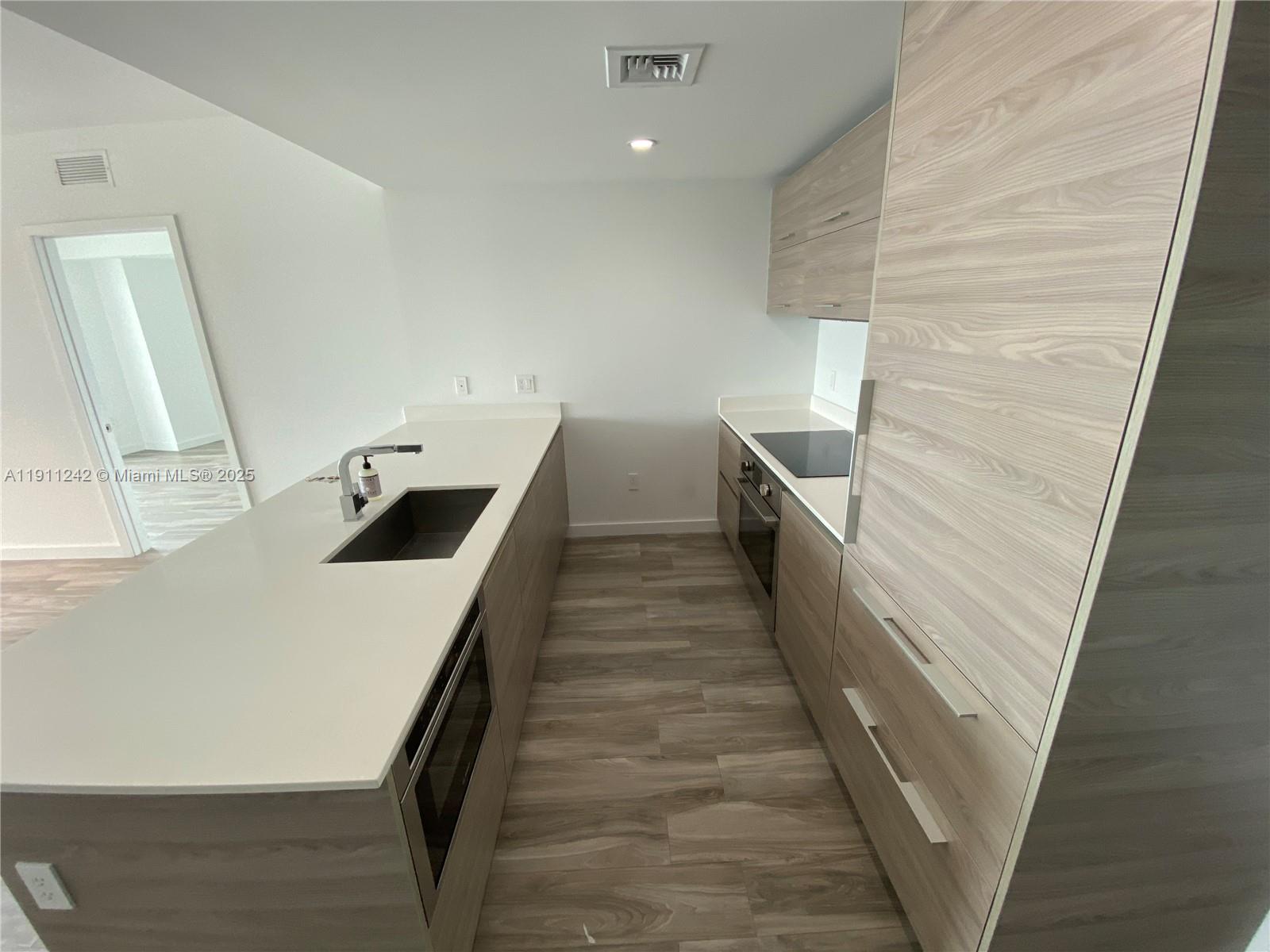 1300 S MIAMI AVE Unit: 3802