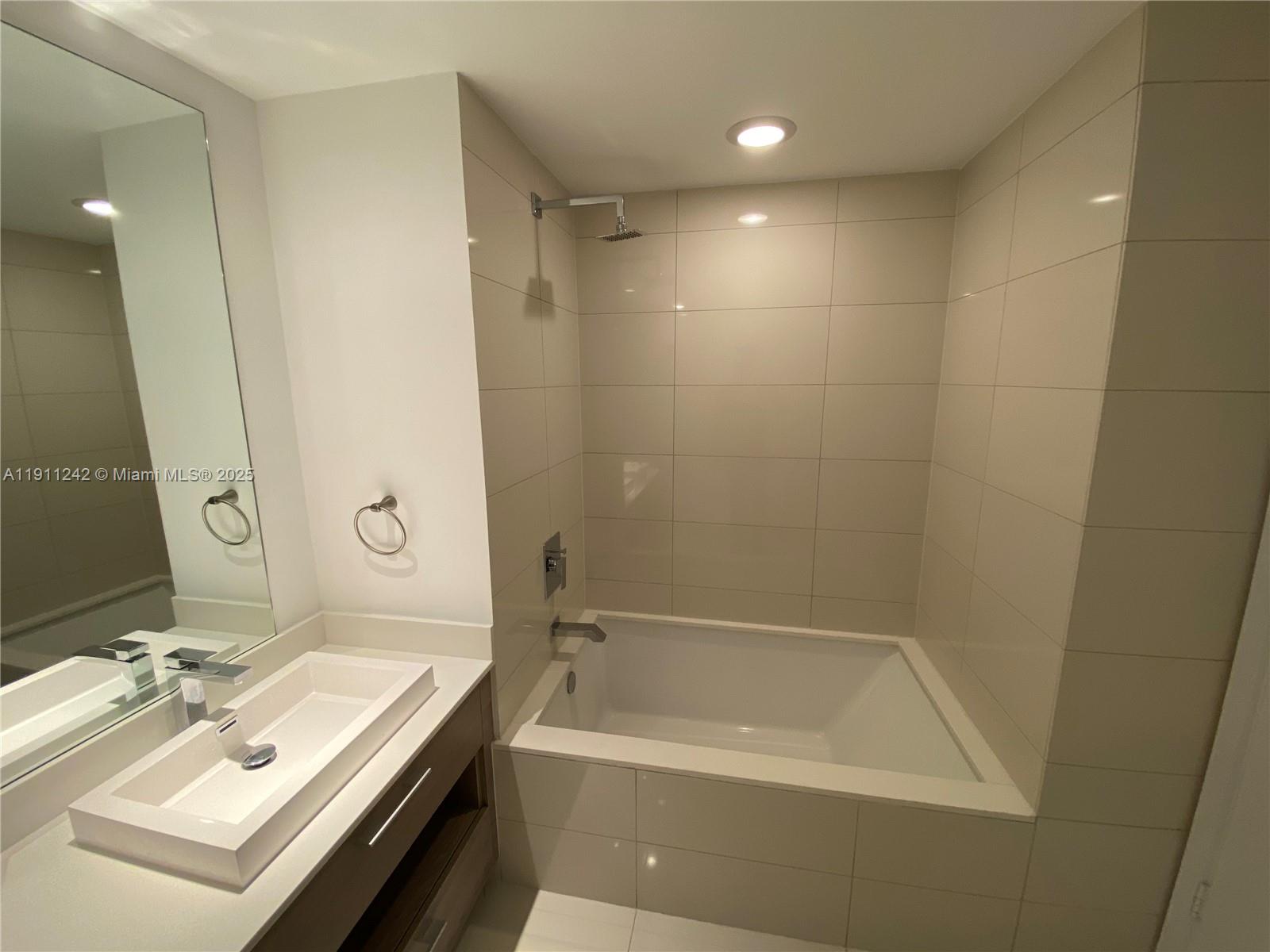 1300 S MIAMI AVE Unit: 3802