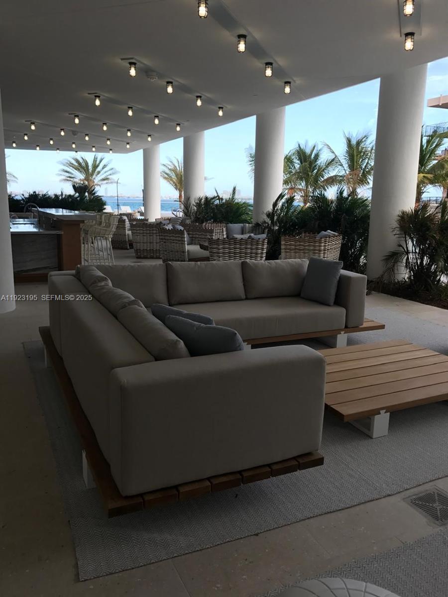 2900 NE 7th Ave # 3203