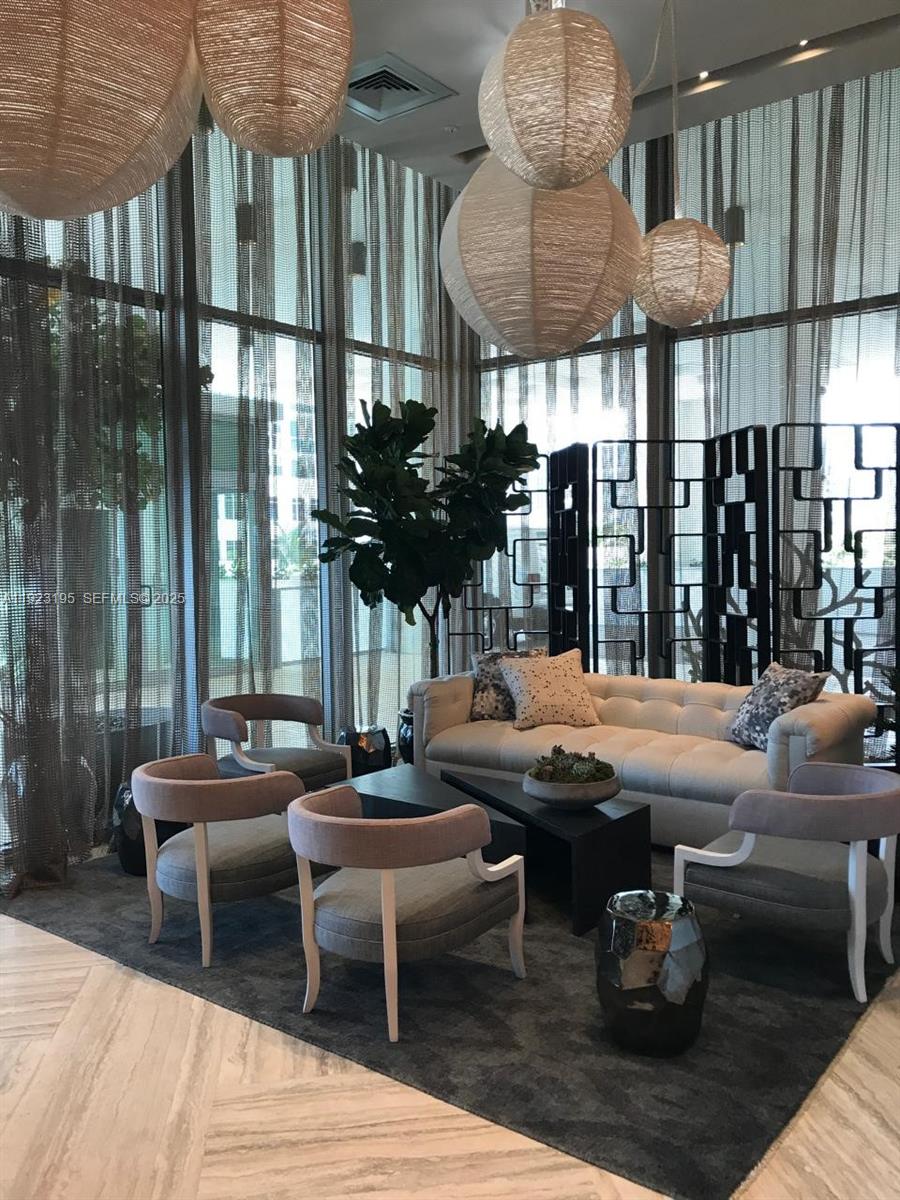 2900 NE 7th Ave # 3203