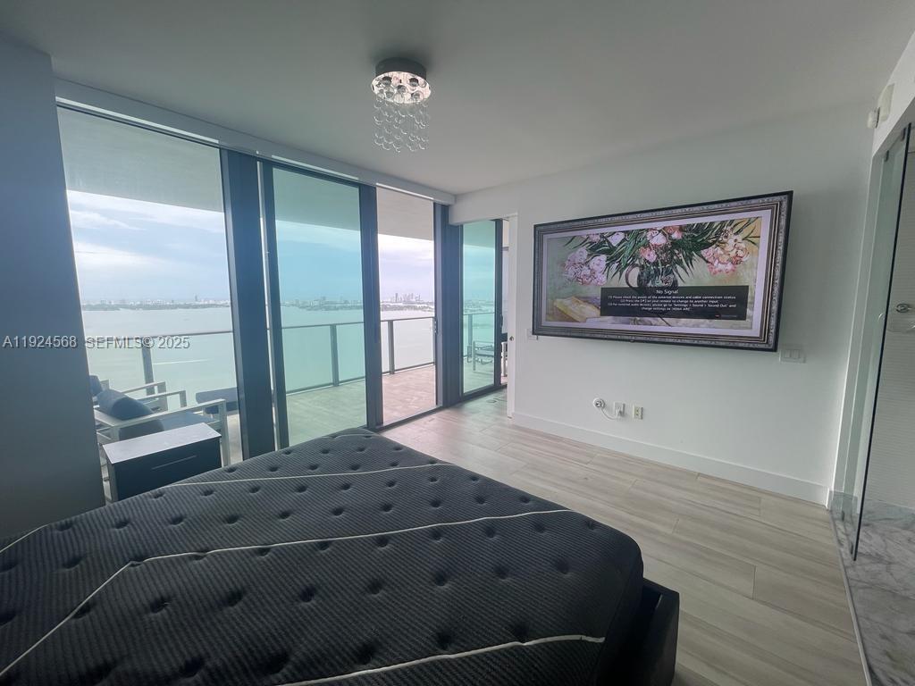 3131 NE 7th Ave # 3802