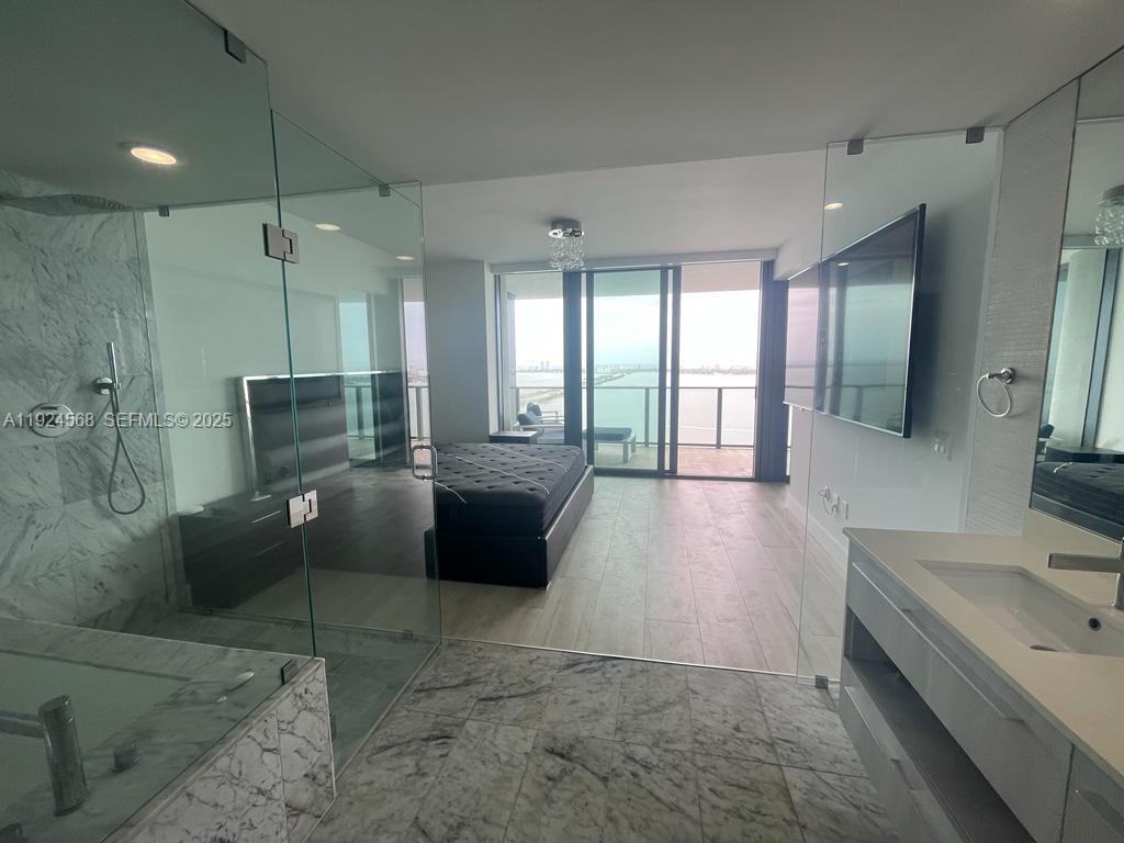 3131 NE 7th Ave # 3802