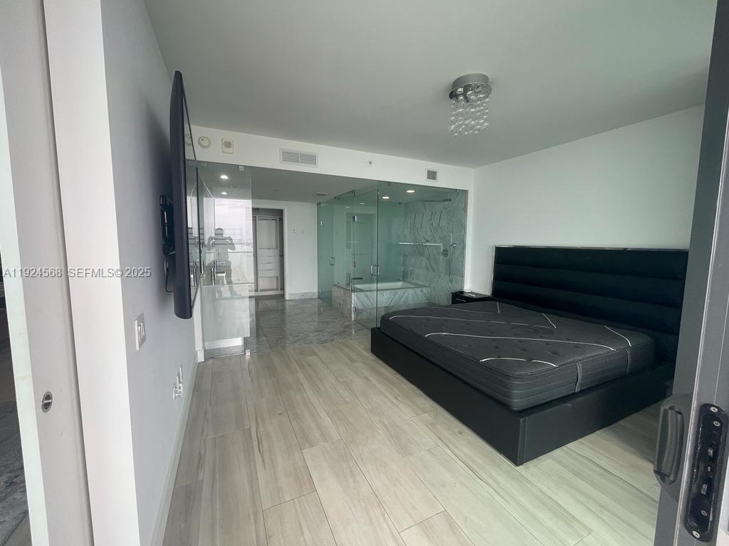 3131 NE 7th Ave # 3802