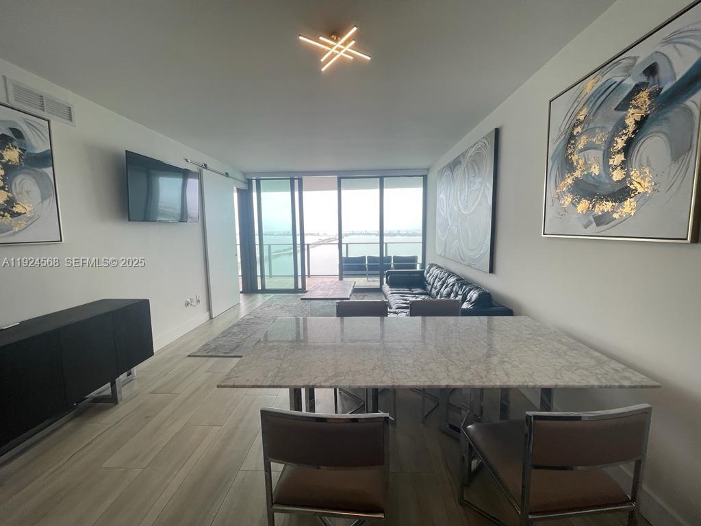 3131 NE 7th Ave # 3802