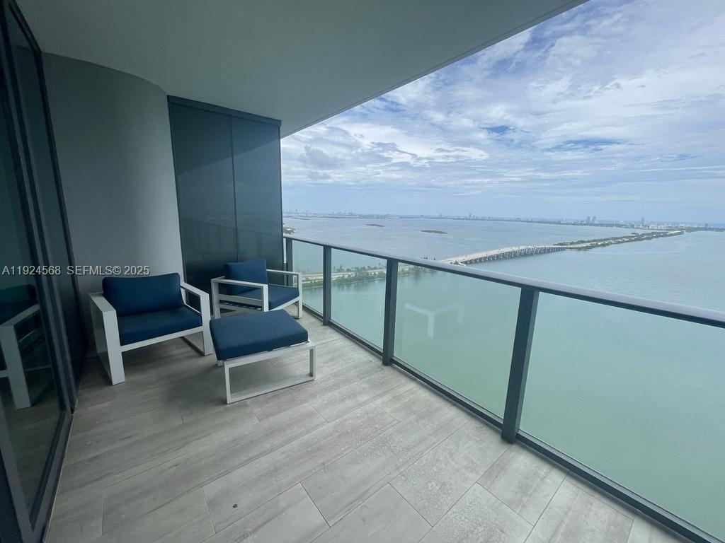 3131 NE 7th Ave # 3802