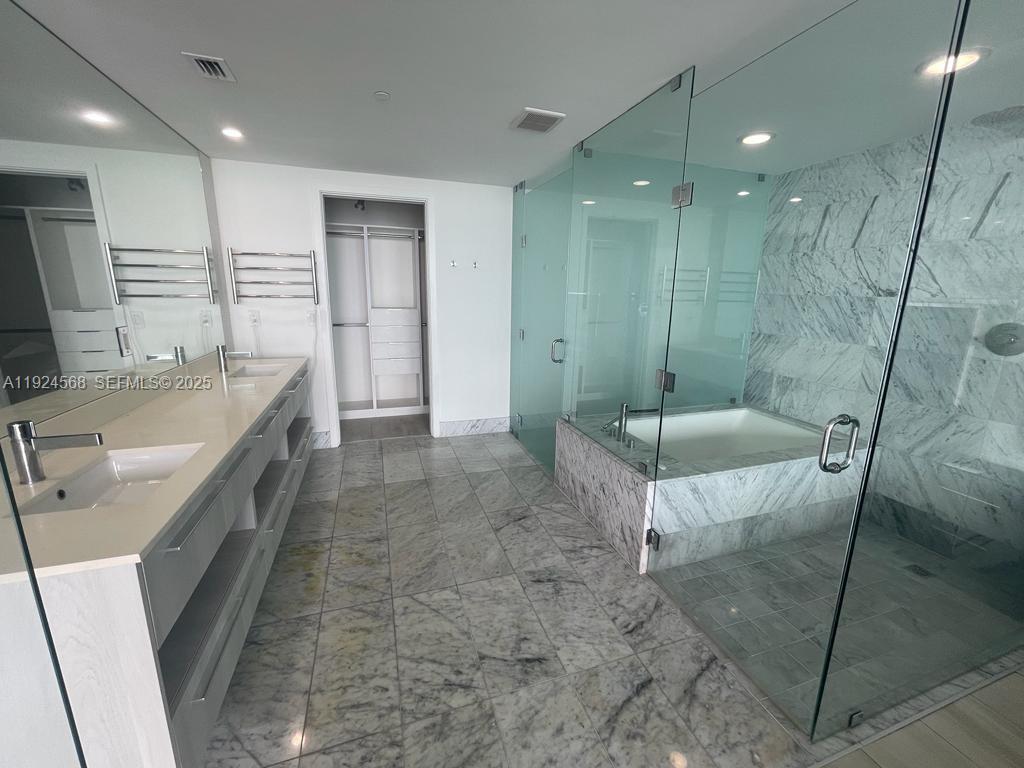 3131 NE 7th Ave # 3802