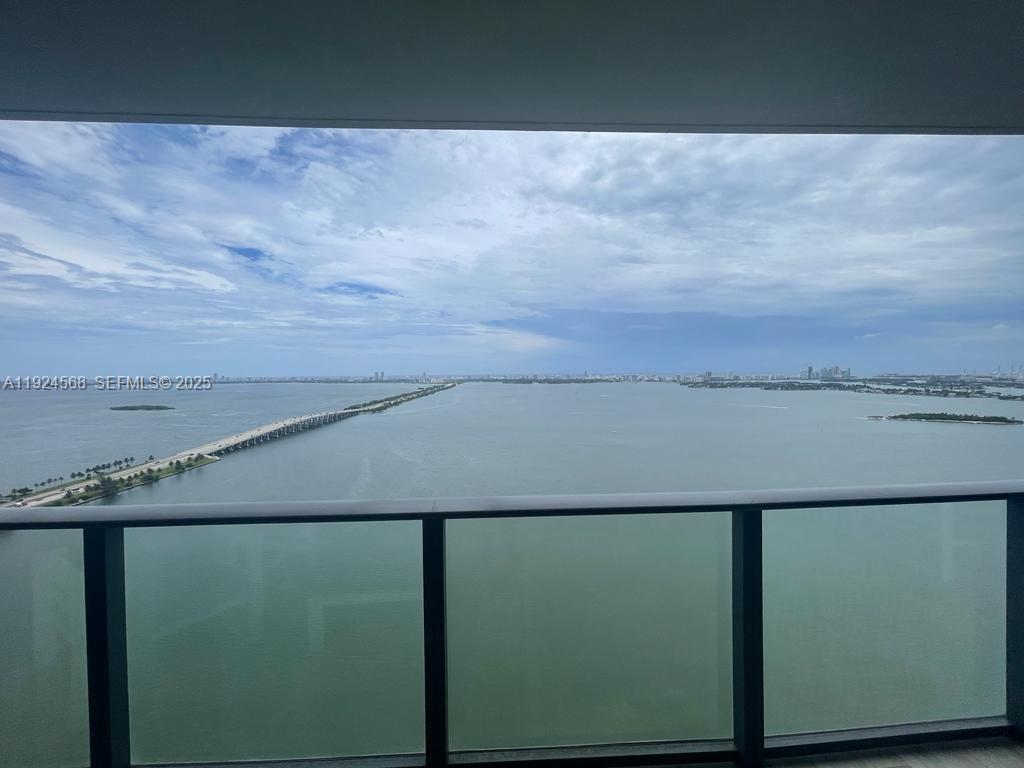 3131 NE 7th Ave # 3802