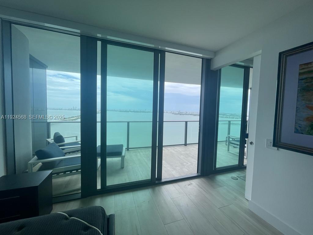 3131 NE 7th Ave # 3802