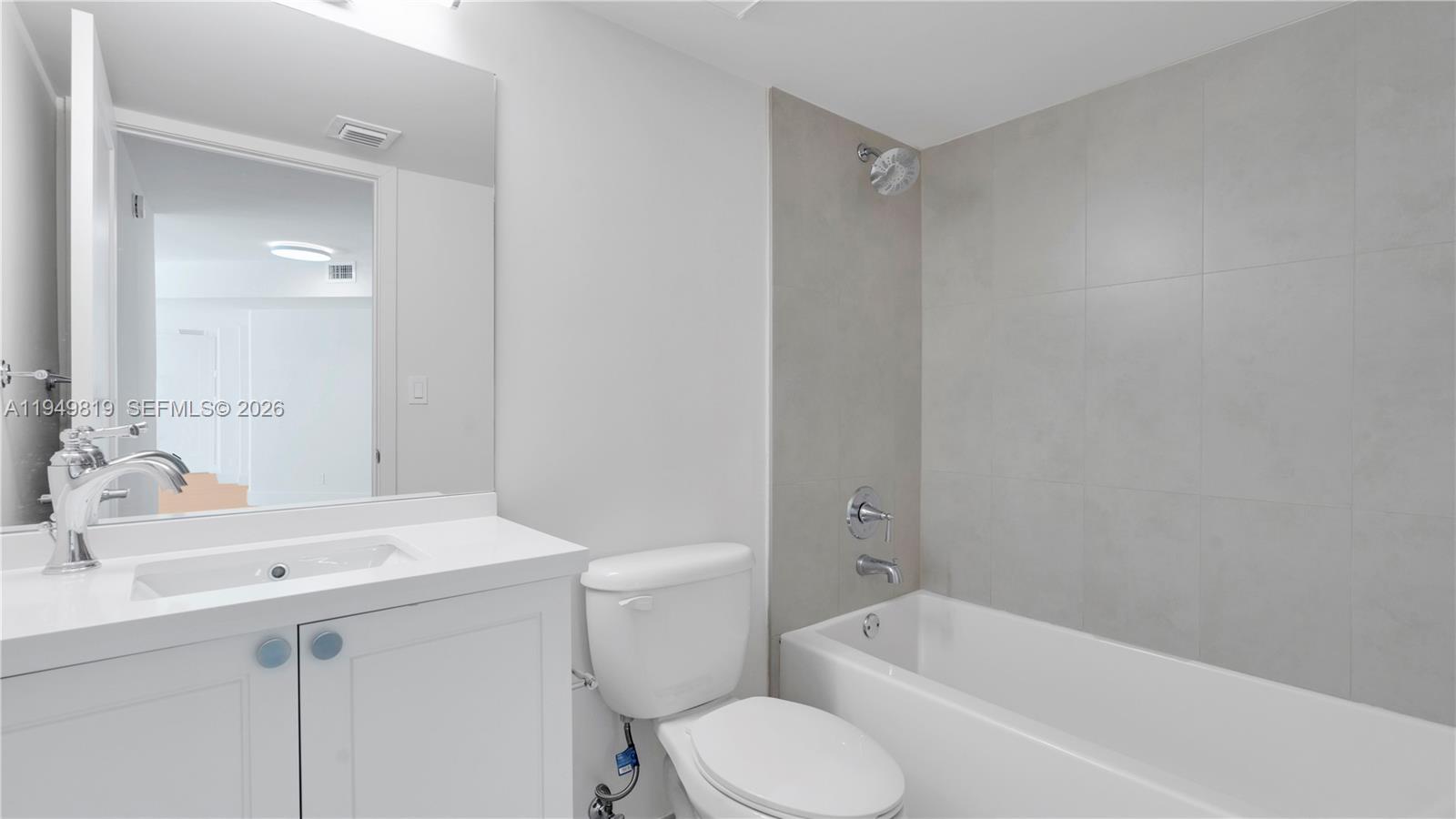 555 NE 34th St # 2107