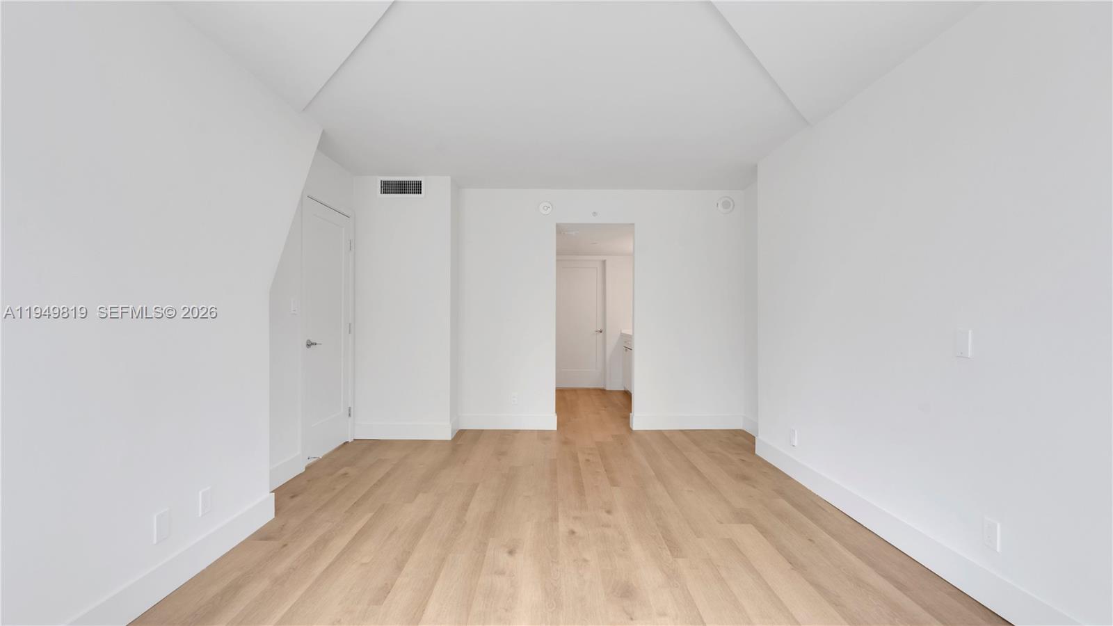 555 NE 34th St # 2107