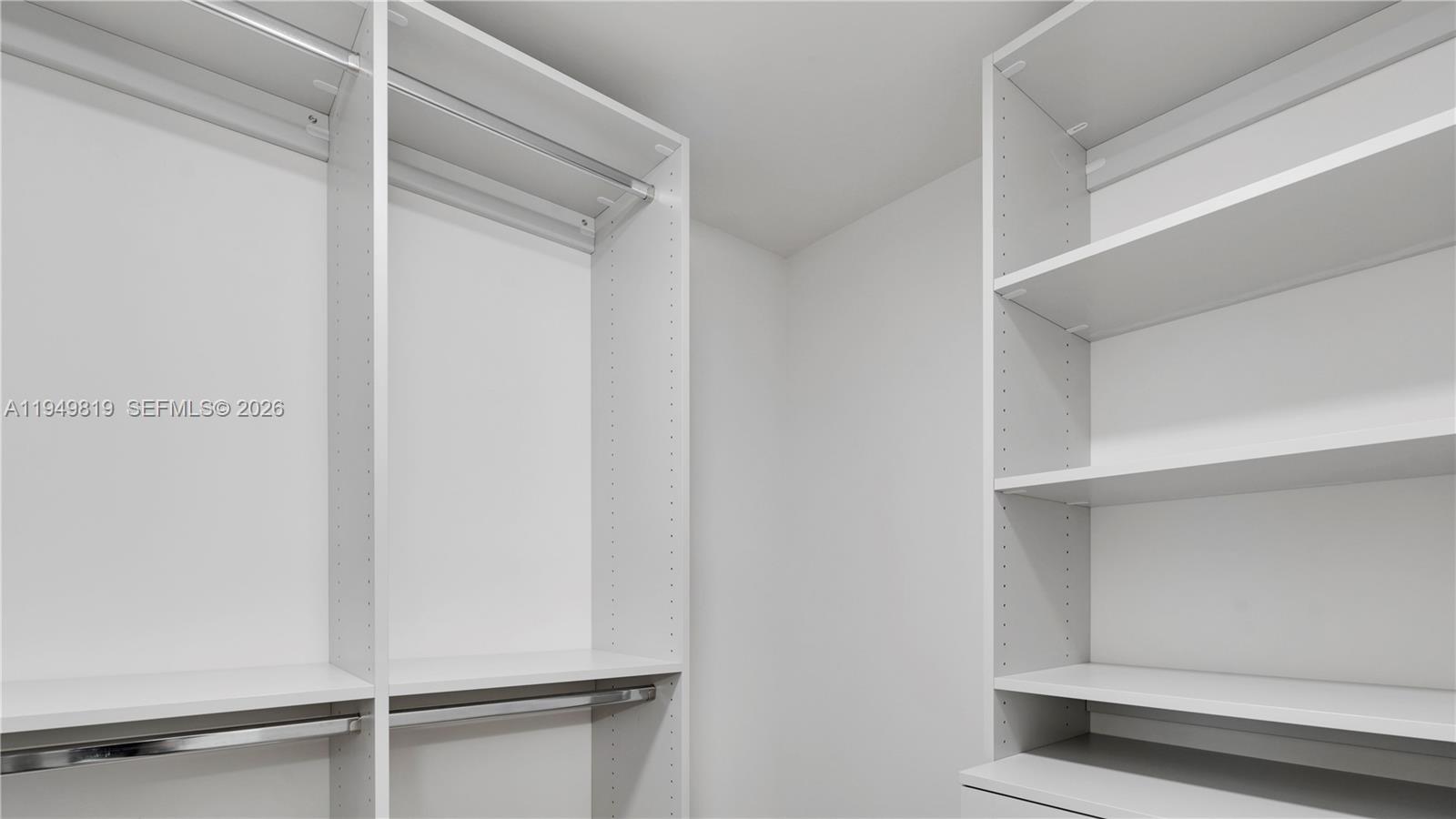 555 NE 34th St # 2107