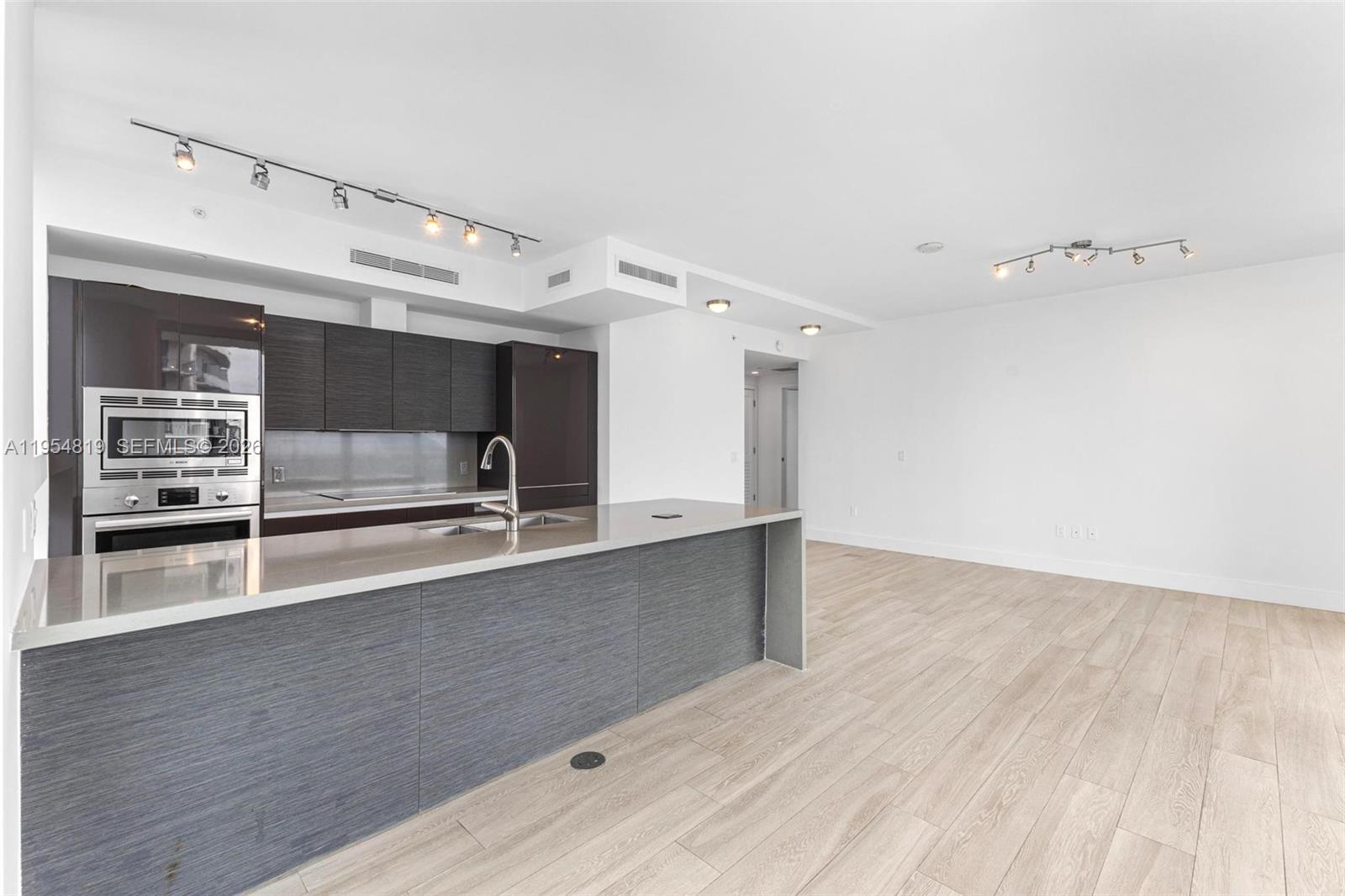 1080 Brickell Ave # 3909