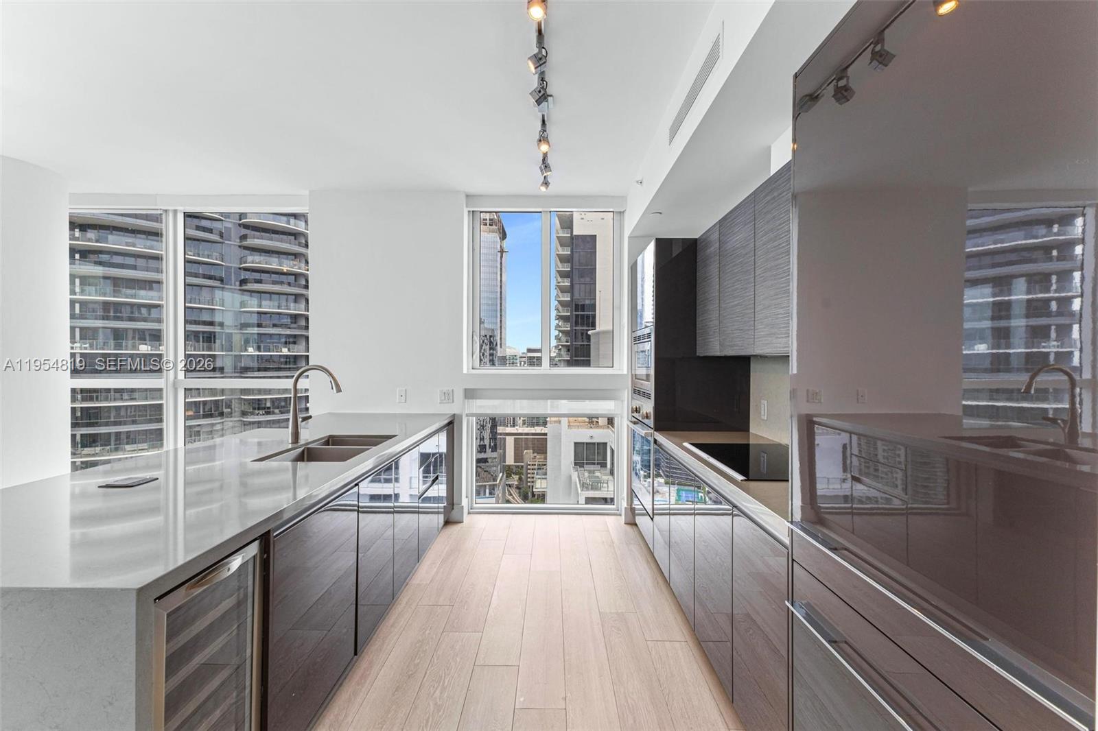 1080 Brickell Ave # 3909