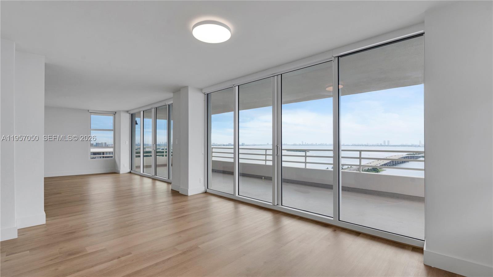 555 NE 34th St # 701