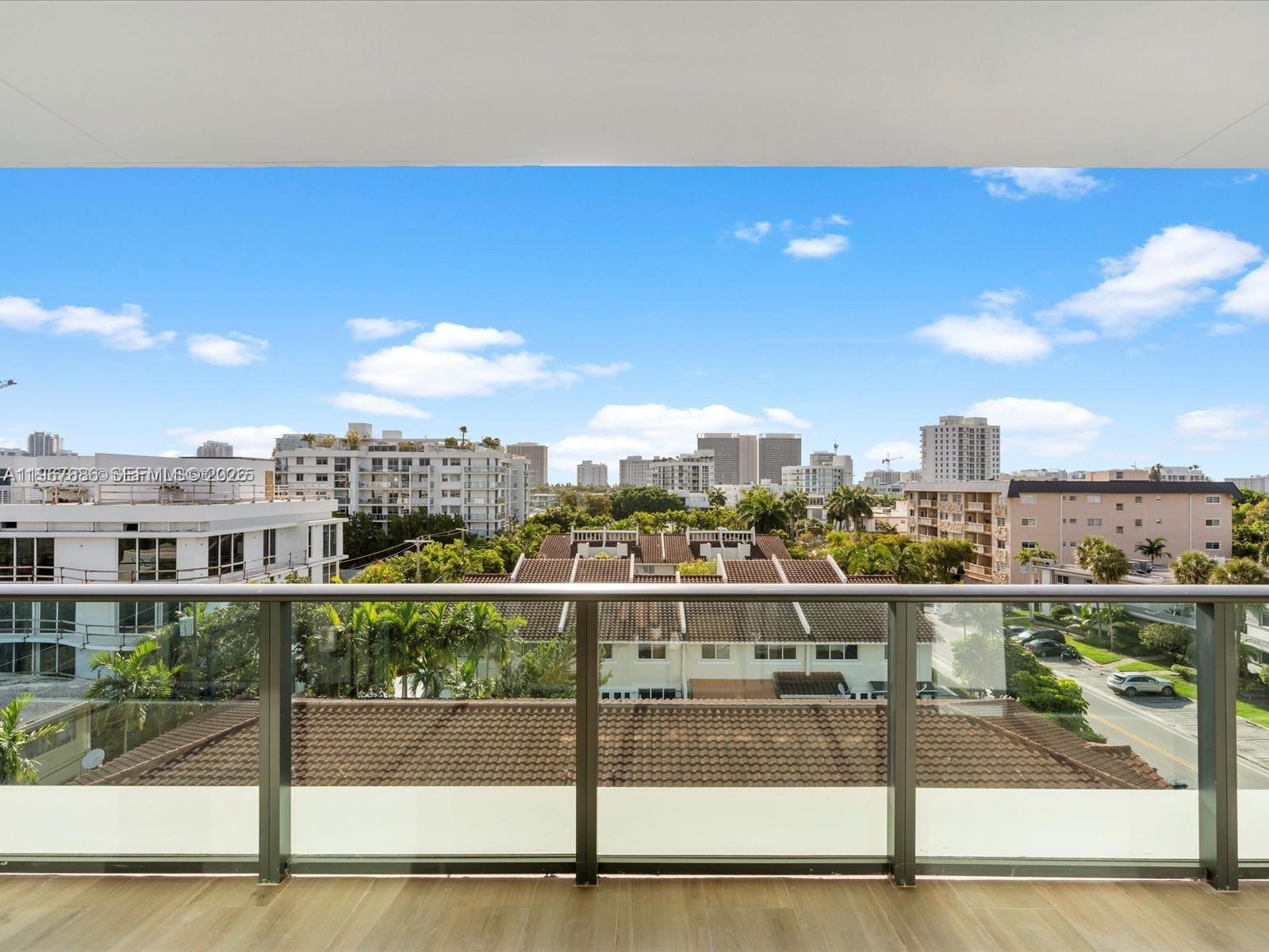 9901 W Bay Harbor Dr # 605