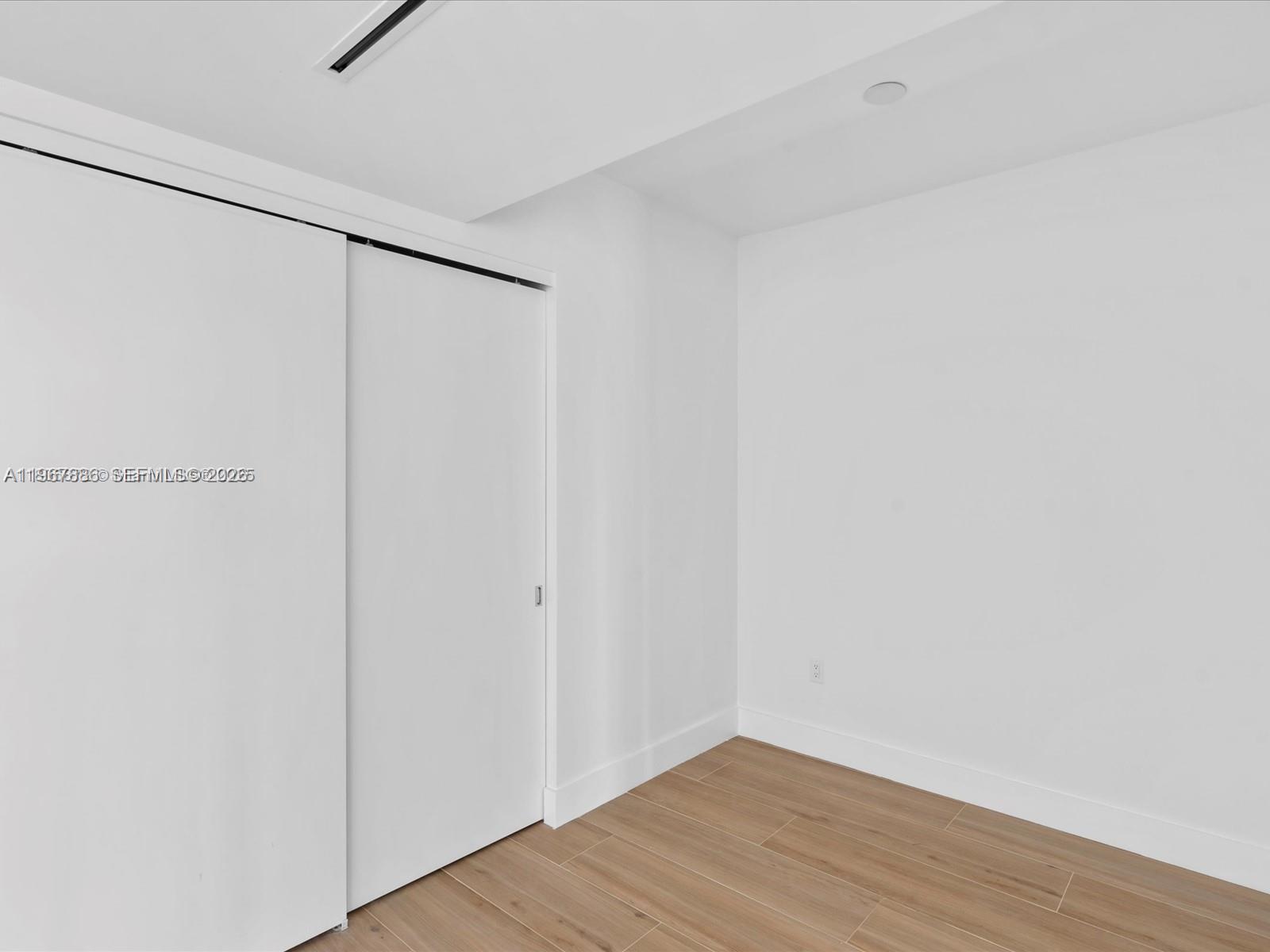 9901 W Bay Harbor Dr # 605