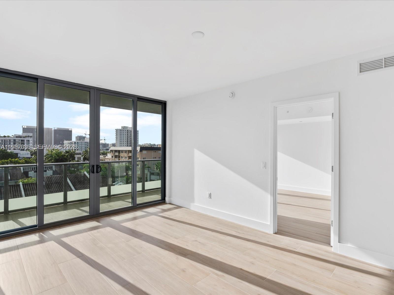 9901 W Bay Harbor Dr # 605