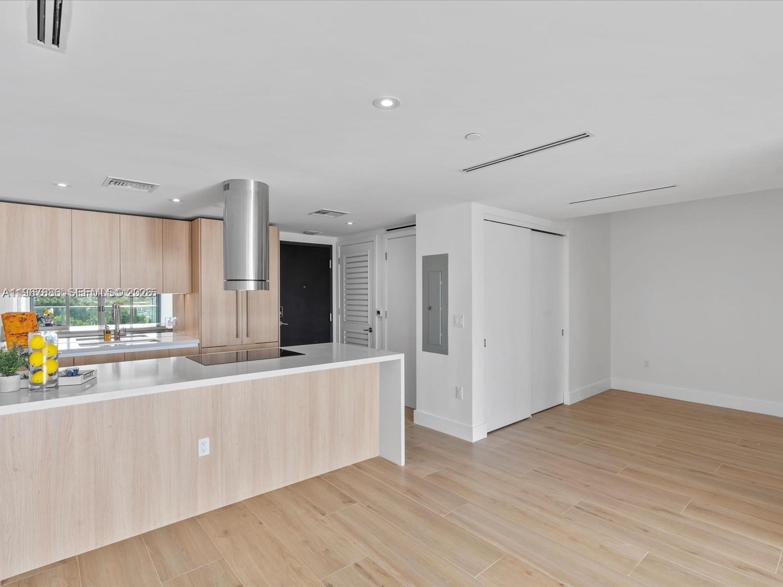 9901 W Bay Harbor Dr # 605