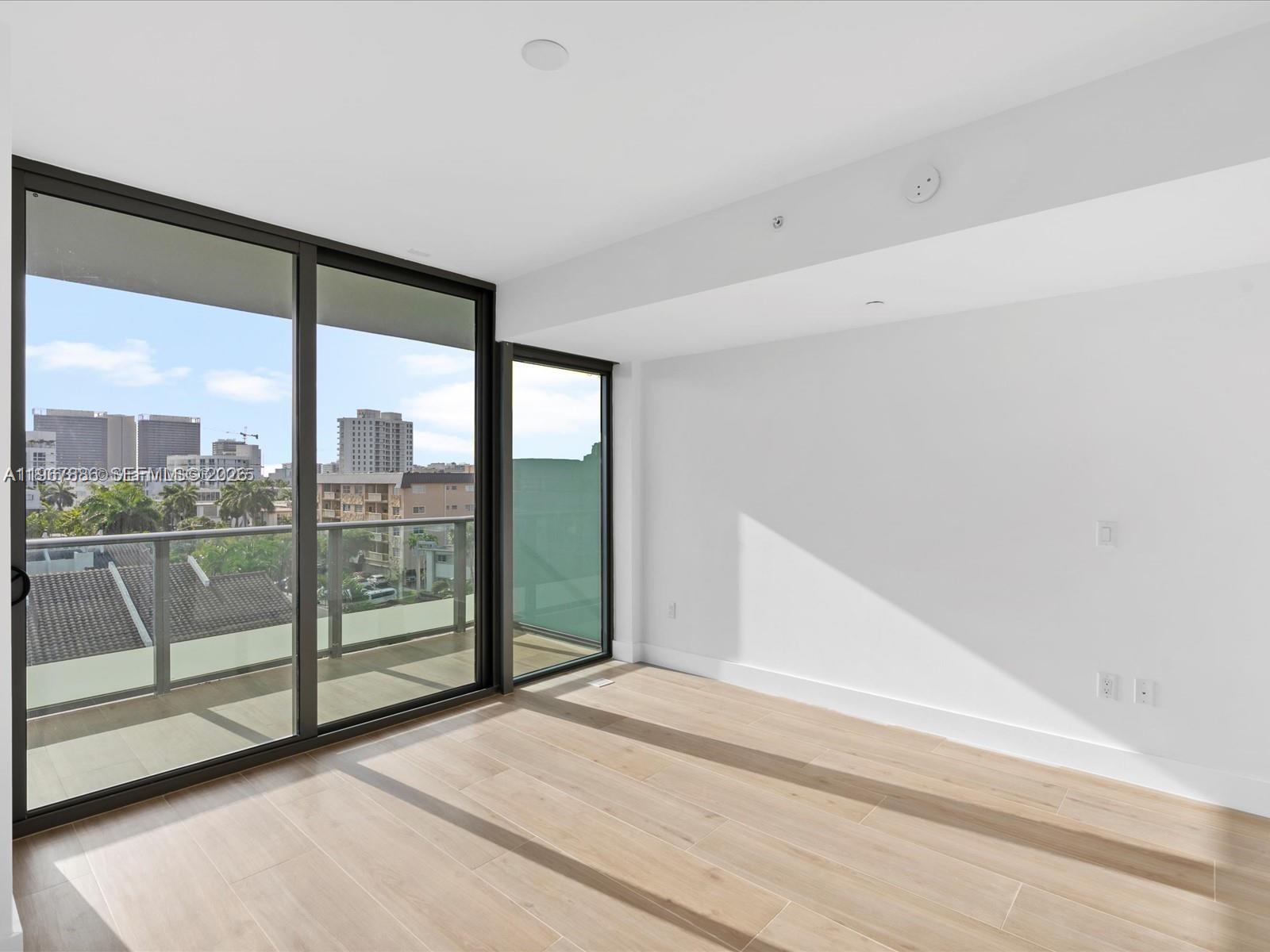 9901 W Bay Harbor Dr # 605