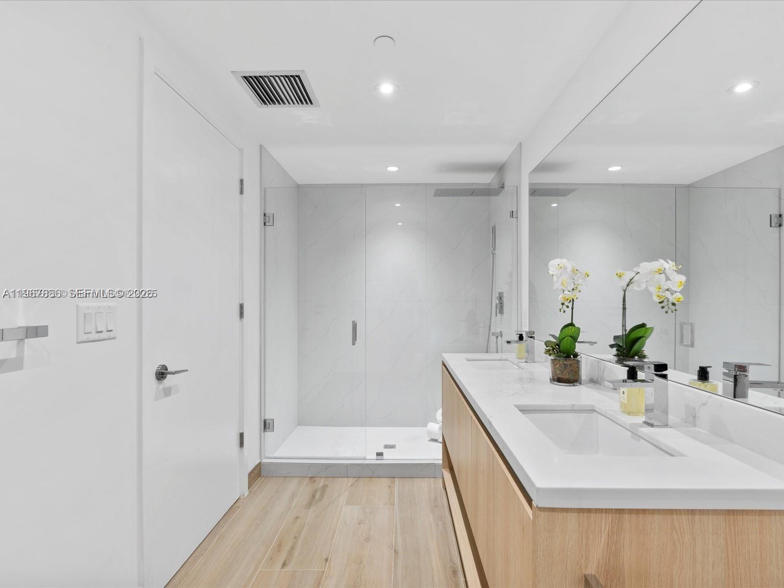 9901 W Bay Harbor Dr # 605