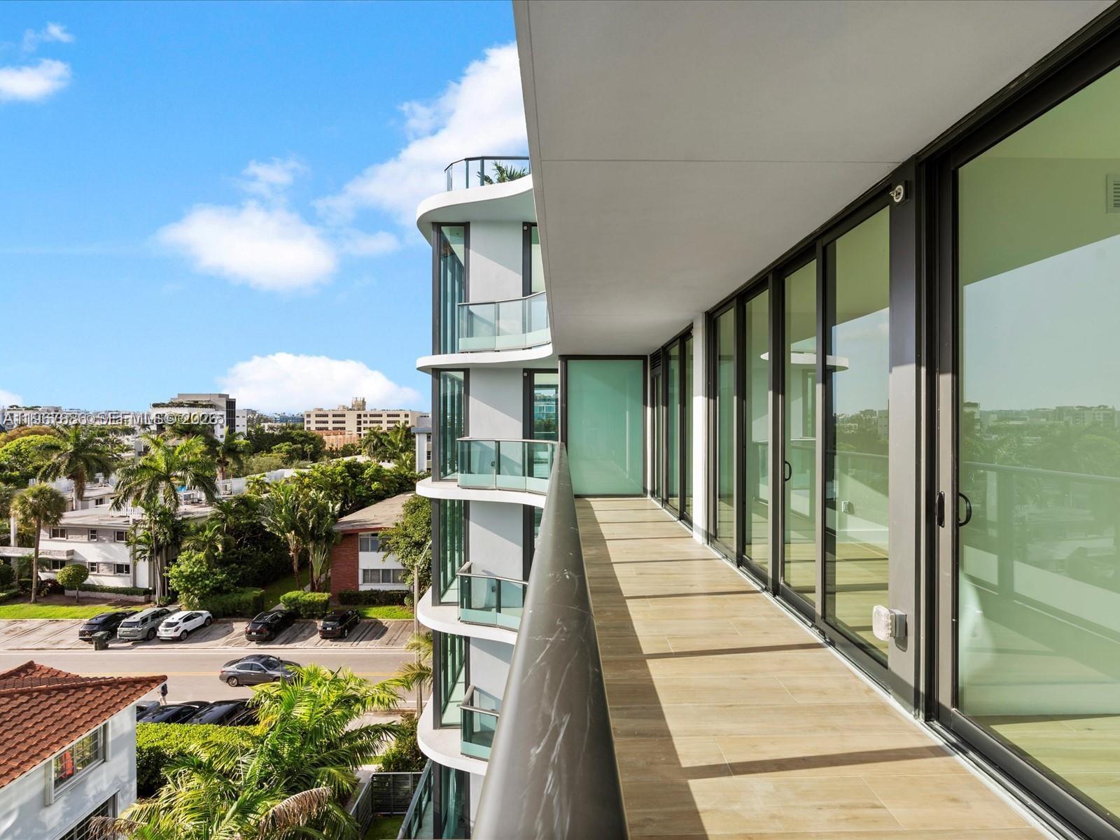 9901 W Bay Harbor Dr # 605