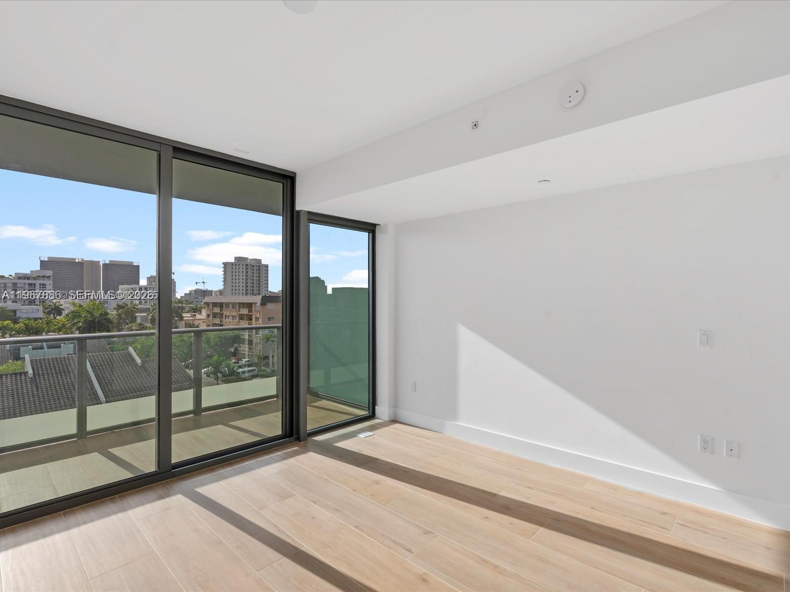 9901 W Bay Harbor Dr # 605