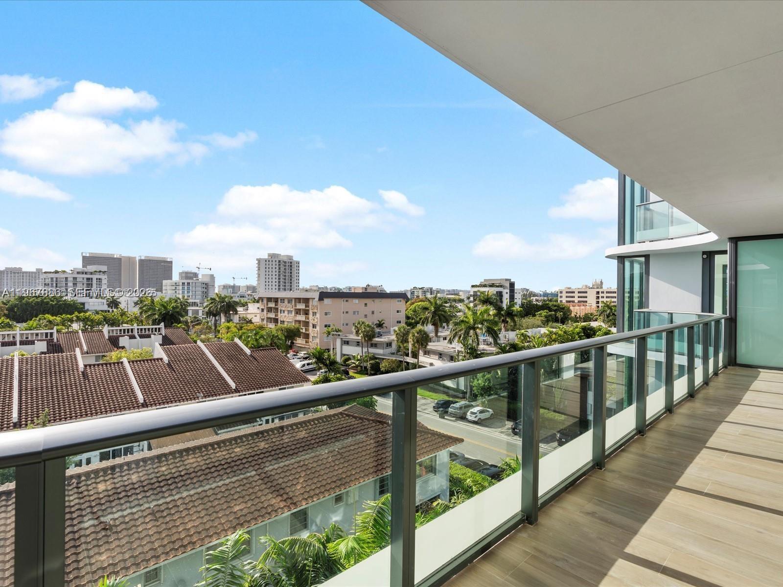 9901 W Bay Harbor Dr # 605