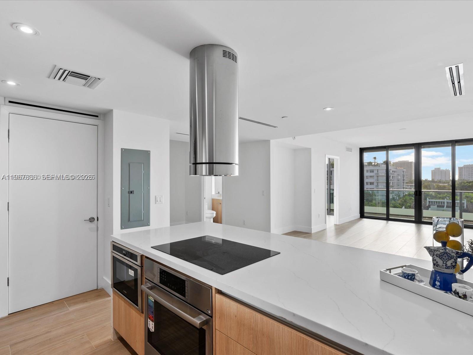 9901 W Bay Harbor Dr # 605