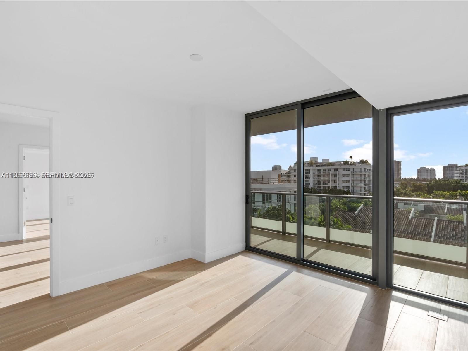 9901 W Bay Harbor Dr # 605