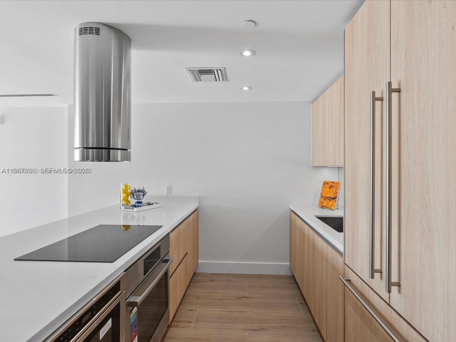 9901 W Bay Harbor Dr # 605