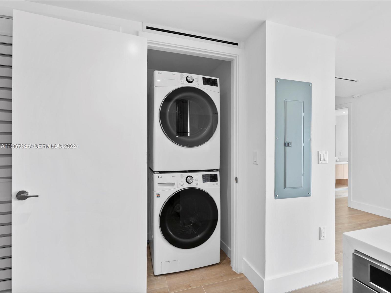 9901 W Bay Harbor Dr # 605