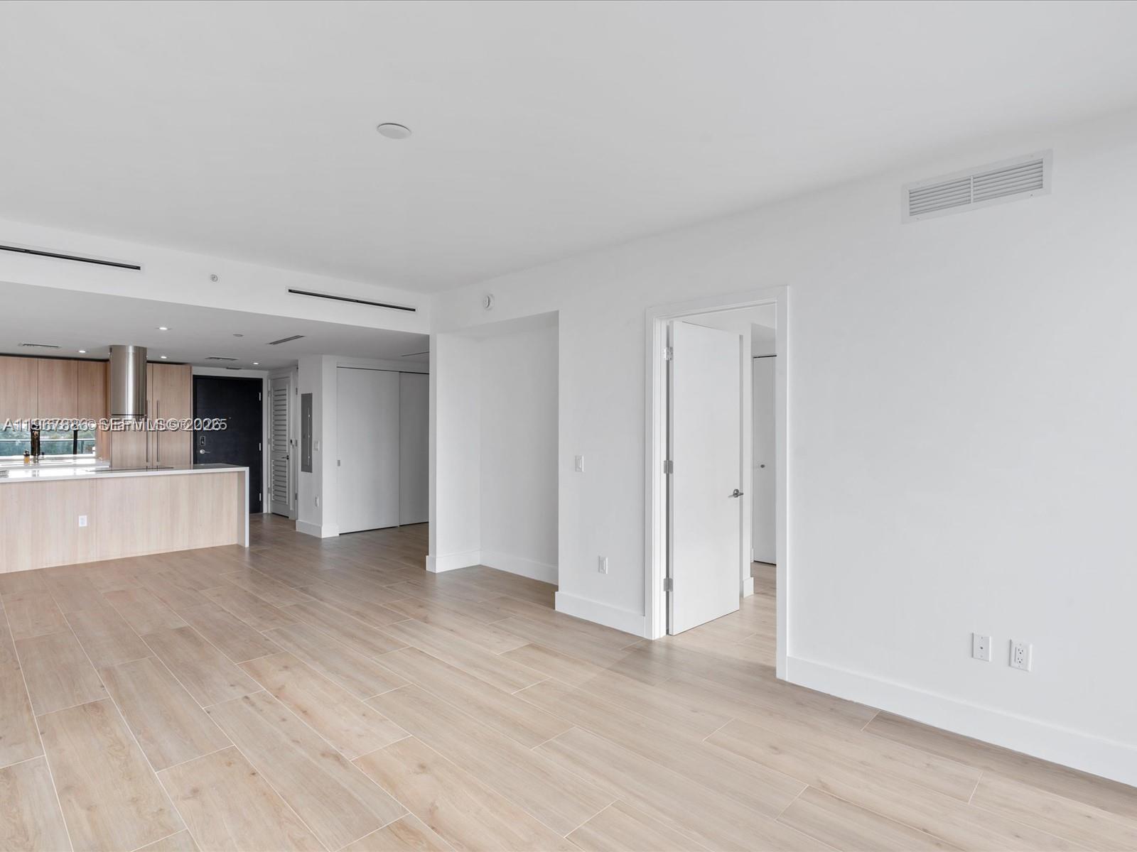 9901 W Bay Harbor Dr # 605