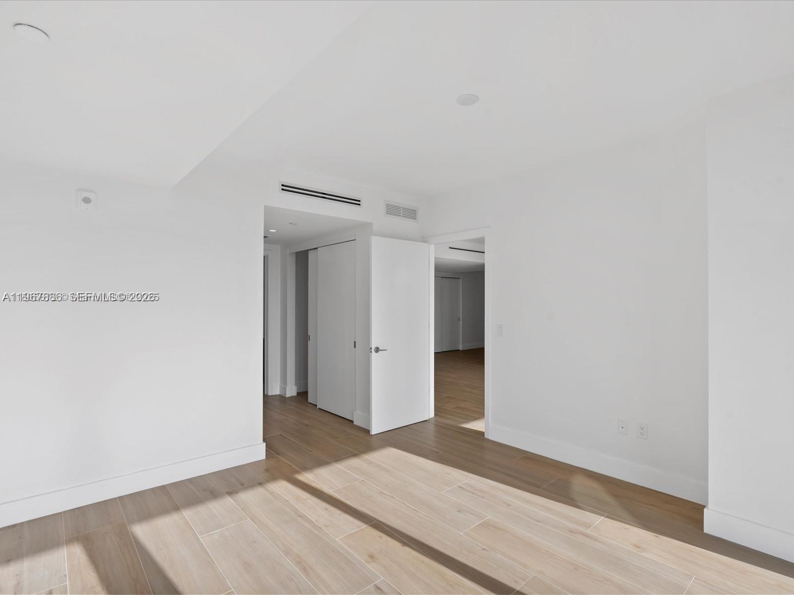 9901 W Bay Harbor Dr # 605