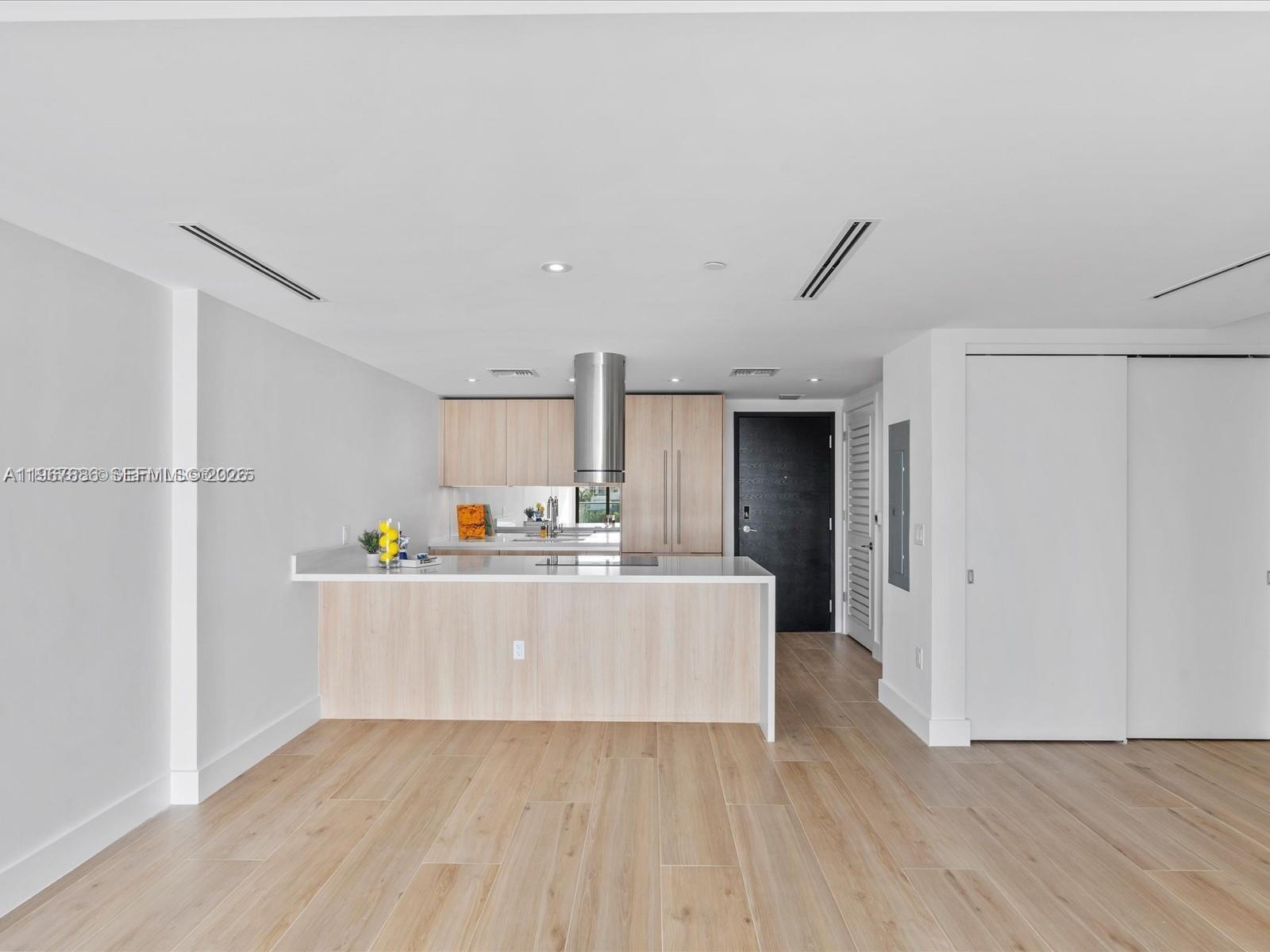 9901 W Bay Harbor Dr # 605