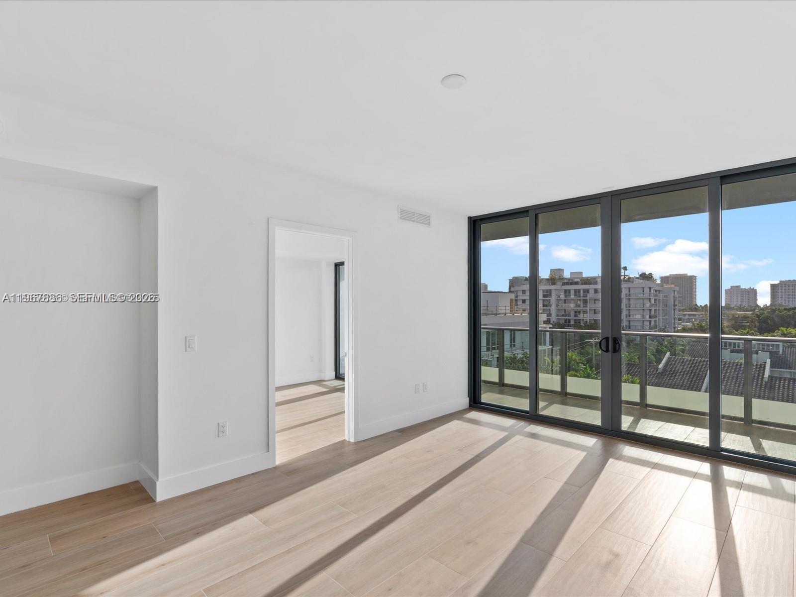 9901 W Bay Harbor Dr # 605